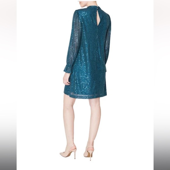 SEQUIN MOCK NECK SHEATH DRESS
Julia Jordan
SKU: JJ39804 - Picture 4 of 7